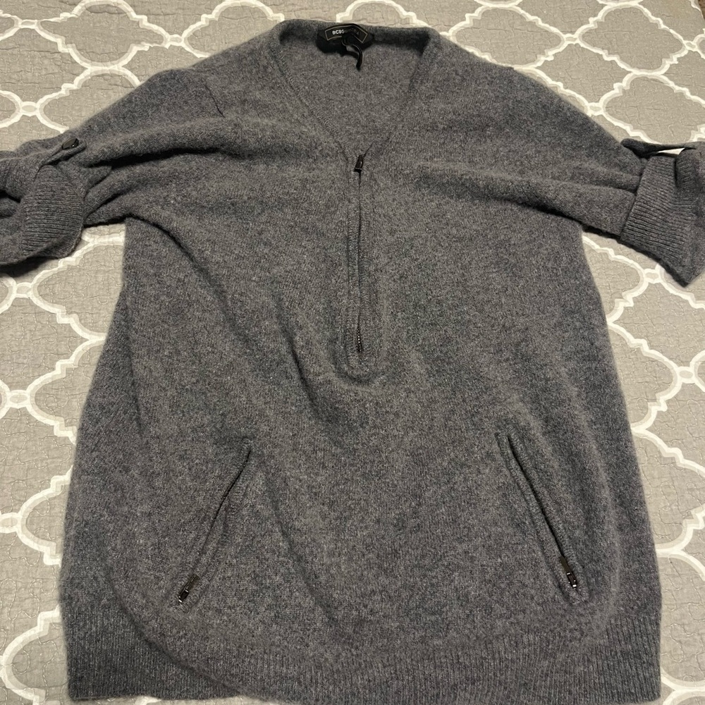 Women’s BCBG cashmere sweater. Size M.